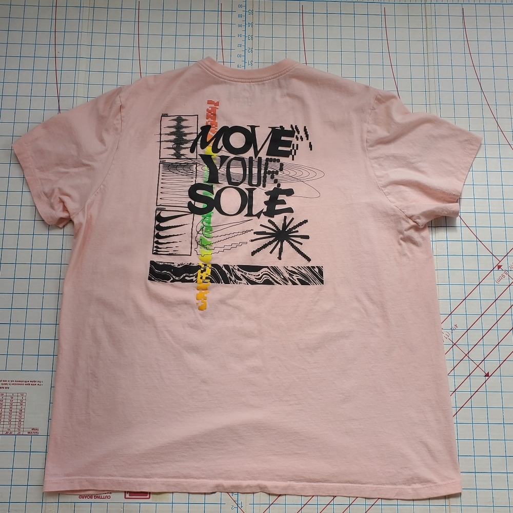 Nike T-shirt Men's XXLarge Move Your Sole Pink Swoosh Sporty Athletic - Picture 5 of 6